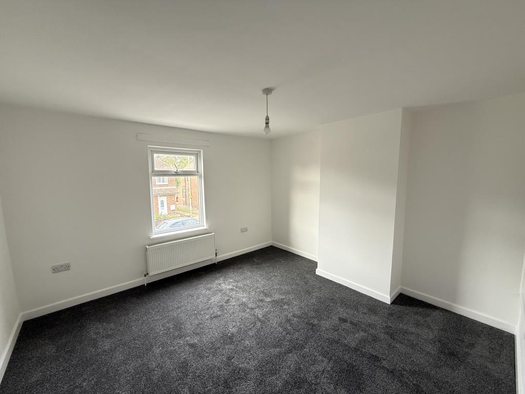 Lot: 157 - SEMI-DETACHED TWO-BEDROOM HOUSE FOR INVESTMENT OR OCCUPATION - Bedroom with view onto road